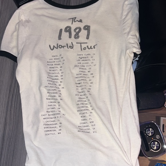 Taylor Swift 1989 Shirt From 1989 World Tour - Picture 3 of 3